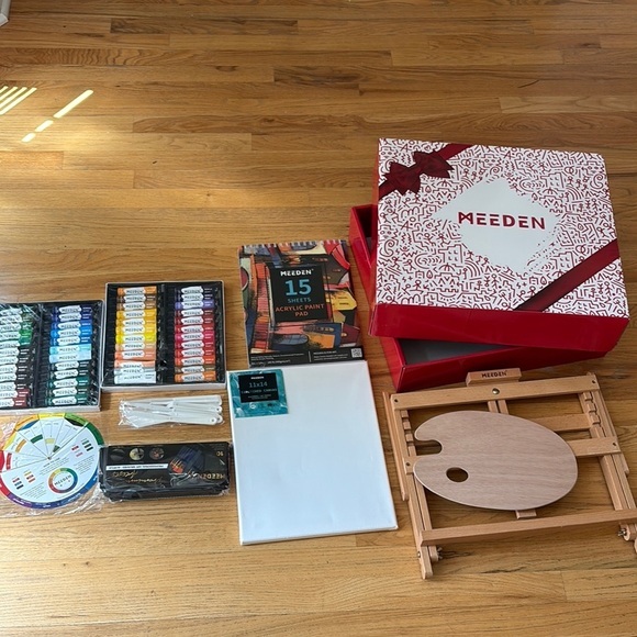 Other - MEEDEN Acrylic Art Set with Easel and Paints